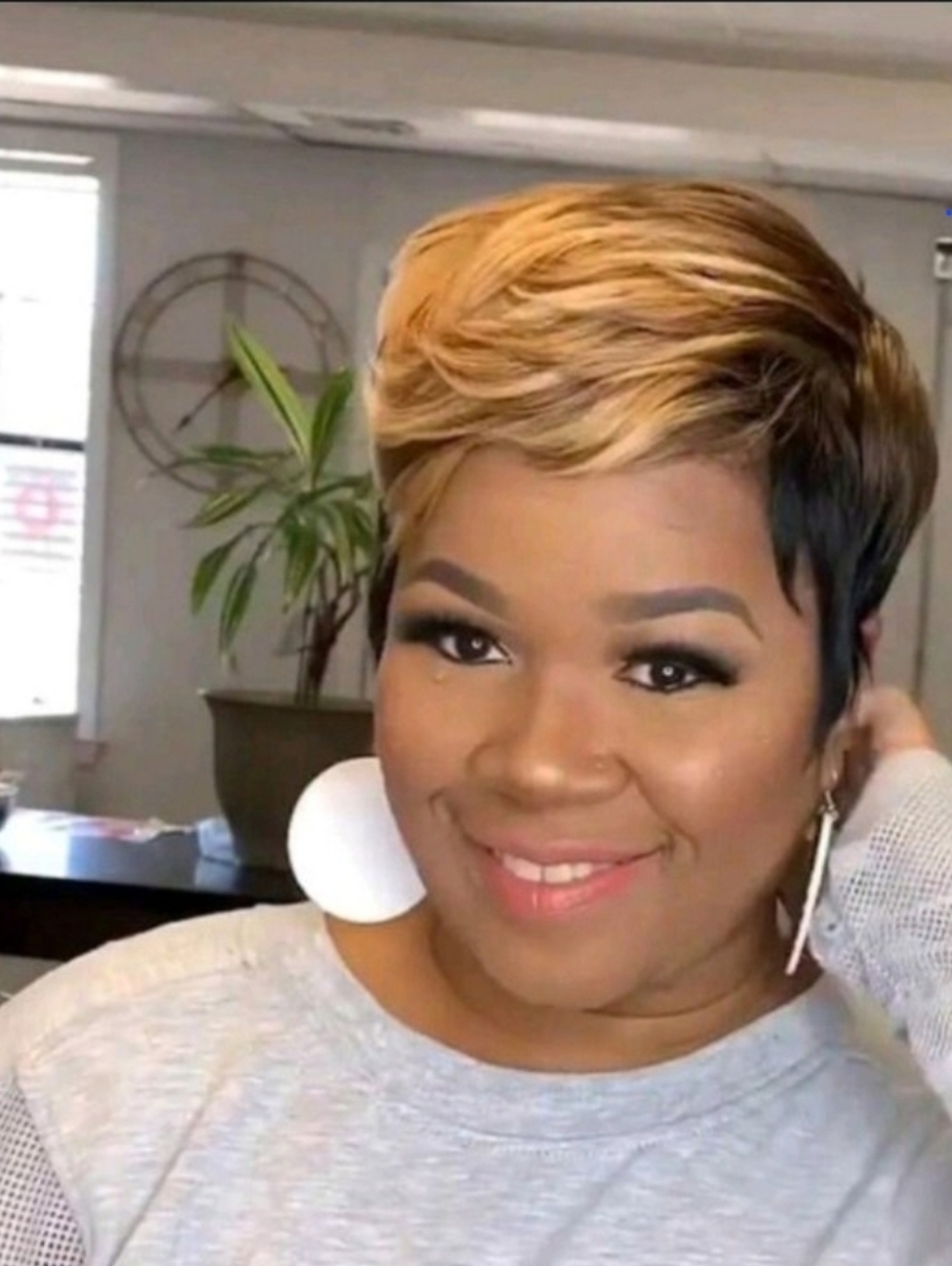 6 Inch Short Pixie Wig in Honey Blonde and Black 1b/27 Synthetic Hair Wig